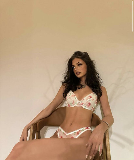 Foto di nudo di fuga di OnlyFans di Minna Rosa Weber