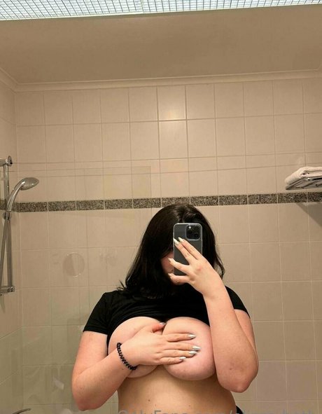 Foto di nudo di fuga di OnlyFans di Elizzabeth