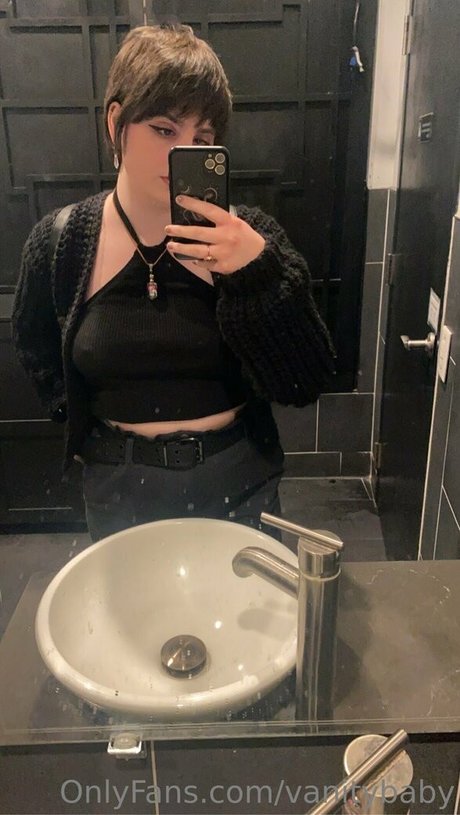 Foto di nudo di fuga di OnlyFans di Vanitybaby