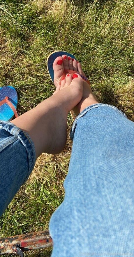 Foto di nudo di fuga di OnlyFans di Dropdeadfeet