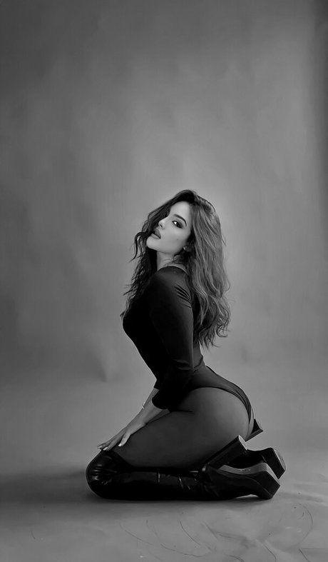 Foto di nudo di fuga di OnlyFans di Daniela Flores
