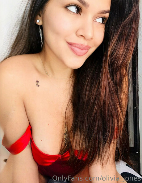 Foto di nudo di fuga di OnlyFans di Oliviajones2