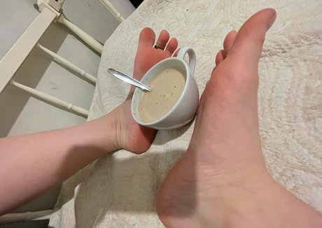 Foto di nudo di fuga di OnlyFans di Toesonglitter