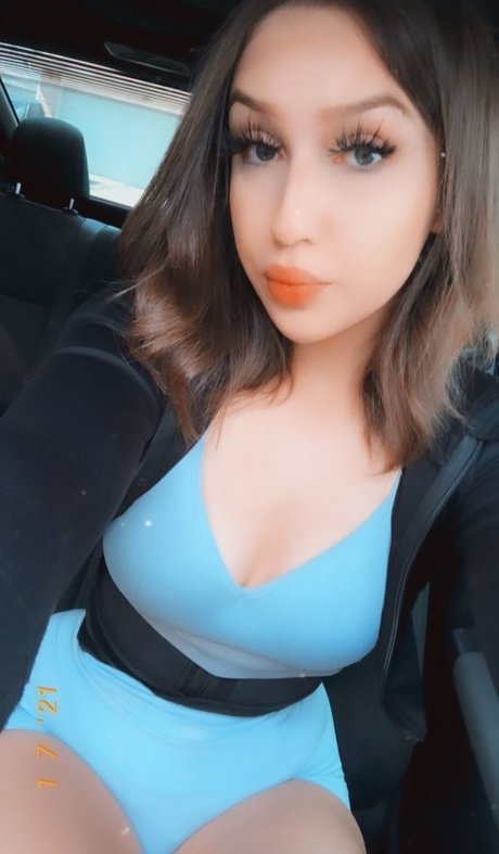 Chloe Flores
