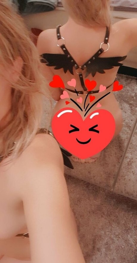 Foto di nudo di fuga di OnlyFans di Flyvertinnen