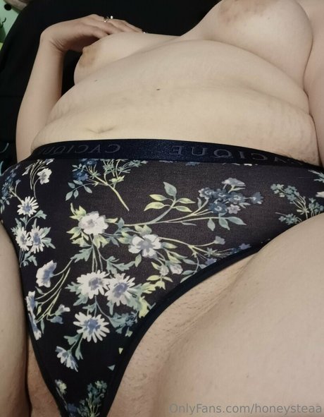 Foto di nudo di fuga di OnlyFans di Honeysteaa