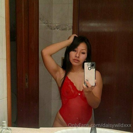 Foto di nudo di fuga di OnlyFans di Daisyelfina