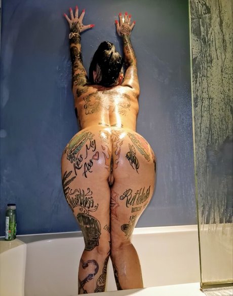 Foto di nudo di fuga di OnlyFans di Louise Brereton
