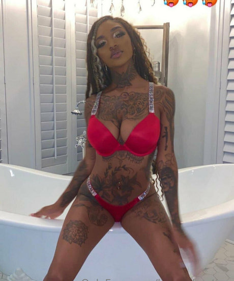 Foto di nudo di fuga di OnlyFans di Luvenchanting