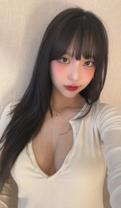 Foto di nudo di fuga di OnlyFans di Chujeong