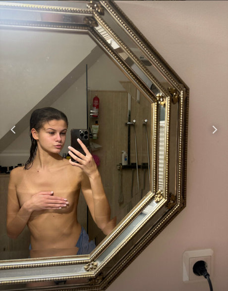 Foto di nudo di fuga di OnlyFans di Bella Jone