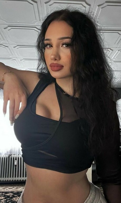 Foto di nudo di fuga di OnlyFans di Yasilisches