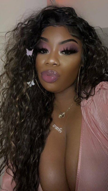 Foto di nudo di fuga di OnlyFans di Ilooklikebaae