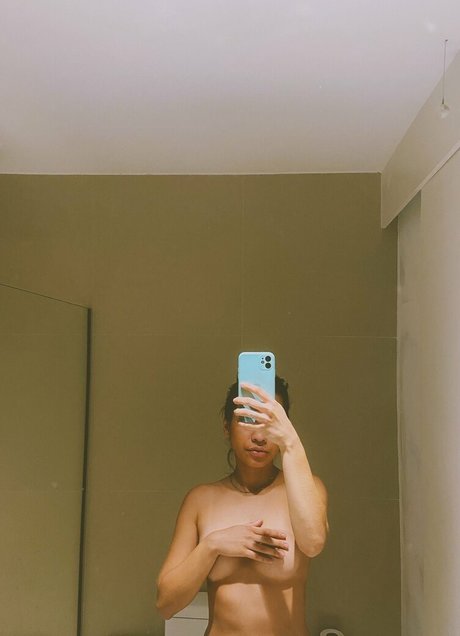 Foto di nudo di fuga di OnlyFans di Mavialvc