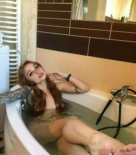 Foto di nudo di fuga di OnlyFans di Merryencyy