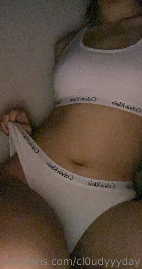 Foto di nudo di fuga di OnlyFans di Cl0udyyyday
