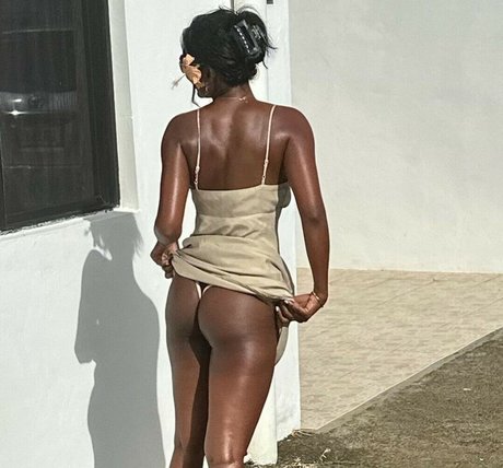 Foto di nudo di fuga di OnlyFans di Venorika