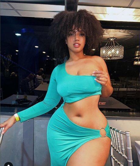 Foto di nudo di fuga di OnlyFans di Thetayaamarie