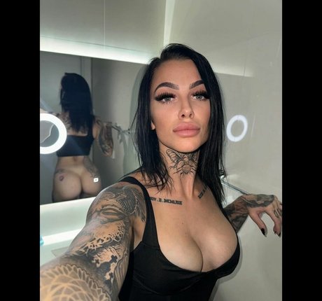 Foto di nudo di fuga di OnlyFans di Ssatan666