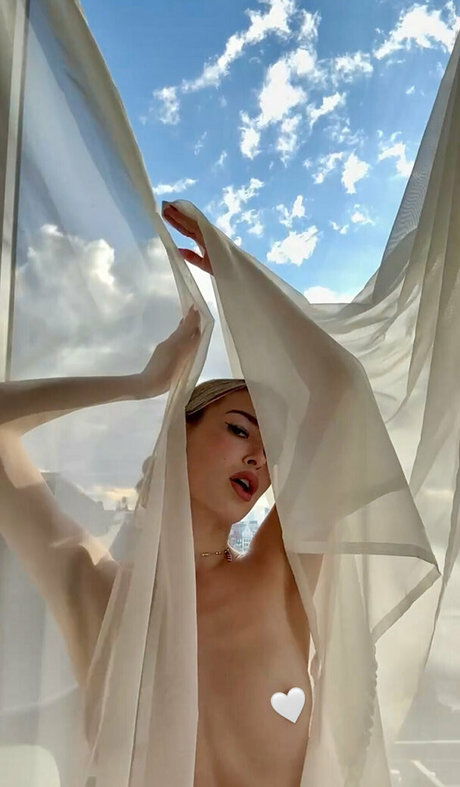 Foto di nudo di fuga di OnlyFans di Elenakamperi