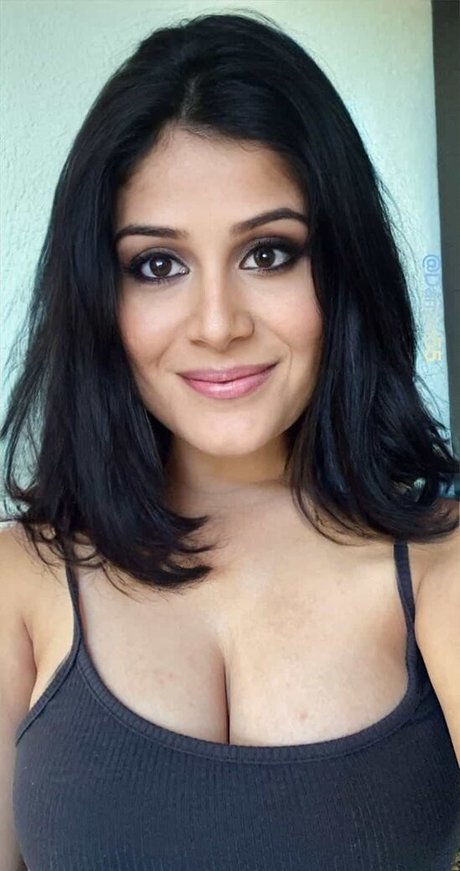 Foto di nudo di fuga di OnlyFans di Damini Arora