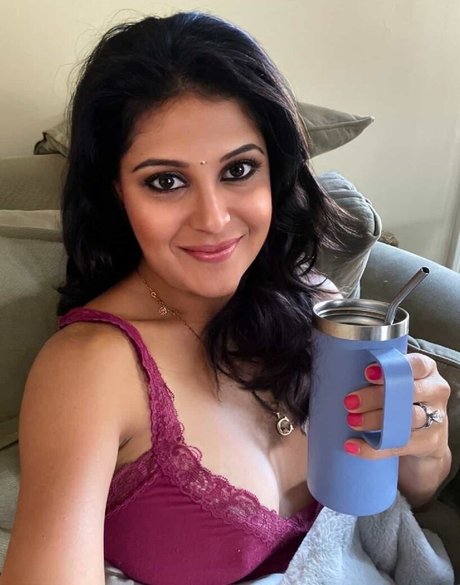 Foto di nudo di fuga di OnlyFans di Damini Arora