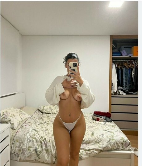Foto di nudo di fuga di OnlyFans di Alyaferrari