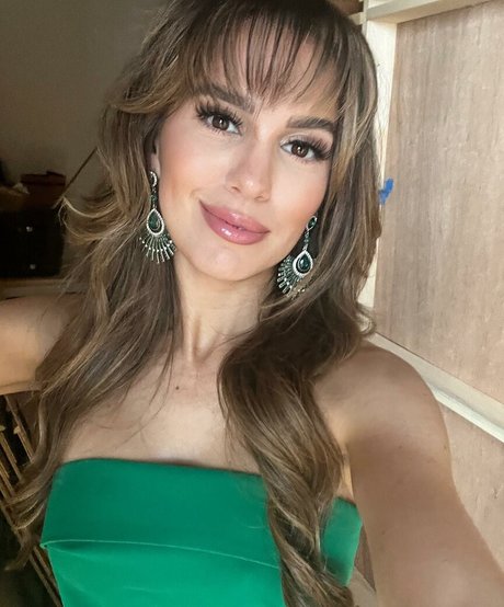 Christy Carlson Romano