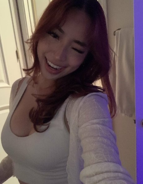 Foto di nudo di fuga di OnlyFans di Harmonee Yang