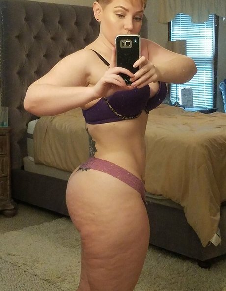 Foto di nudo di fuga di OnlyFans di Caroline G