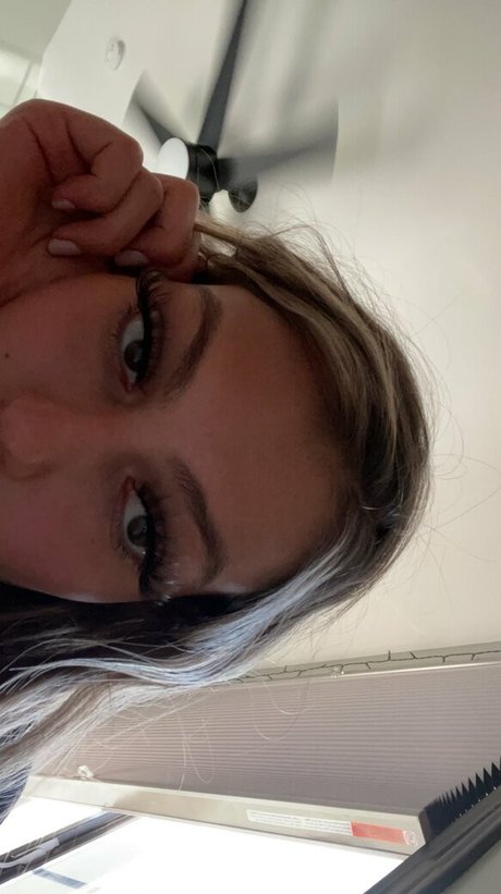 Foto di nudo di fuga di OnlyFans di Elena Lukin