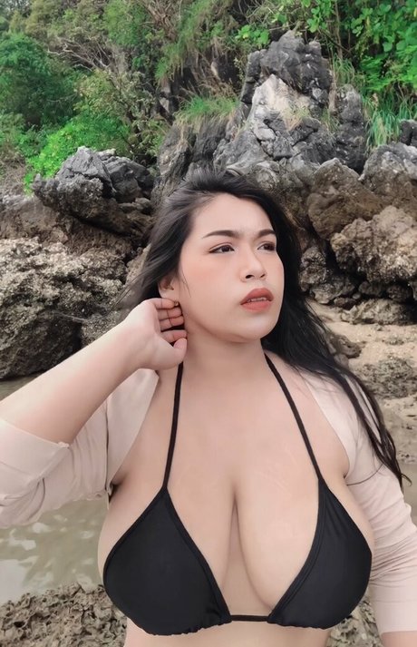 Foto di nudo di fuga di OnlyFans di Pafun Chusri