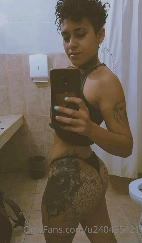 Foto di nudo di fuga di OnlyFans di Thequeenwithcurls