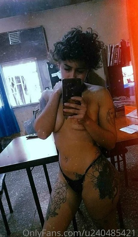 Foto di nudo di fuga di OnlyFans di Thequeenwithcurls