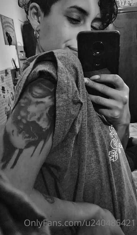 Foto di nudo di fuga di OnlyFans di Thequeenwithcurls