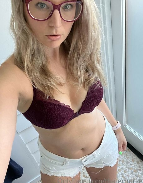 Foto di nudo di fuga di OnlyFans di Thaternurse