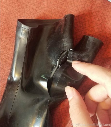 Foto di nudo di fuga di OnlyFans di Lilithinlatex