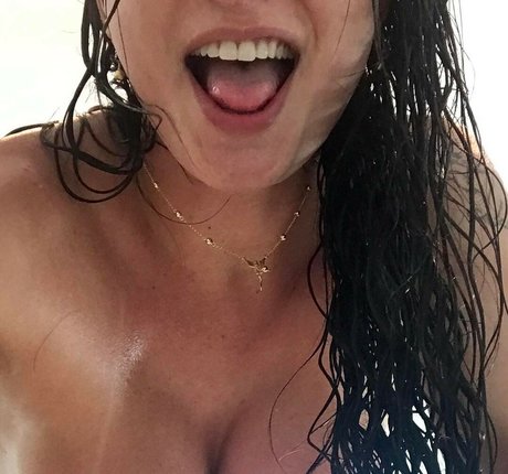 Foto di nudo di fuga di OnlyFans di Izabelytop