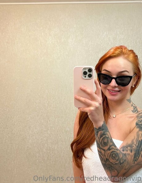 Foto di nudo di fuga di OnlyFans di Redheadragonvip
