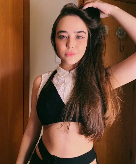 Foto di nudo di fuga di OnlyFans di Bella Piero