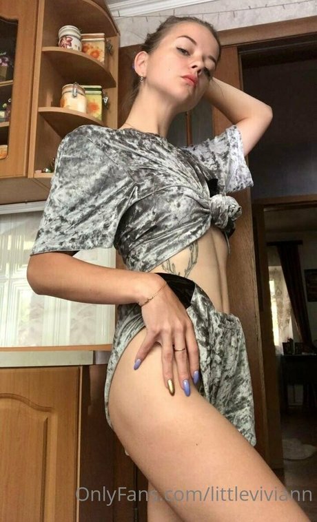 Foto di nudo di fuga di OnlyFans di Littleviviann