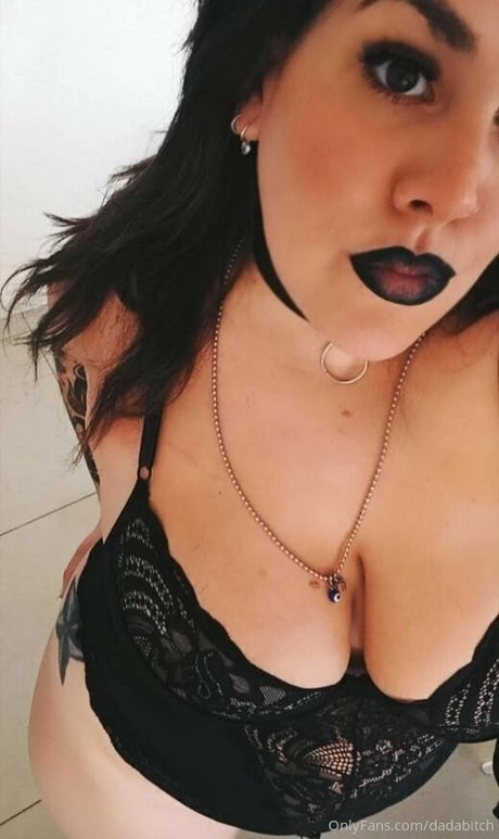 Foto di nudo di fuga di OnlyFans di Dadabitch