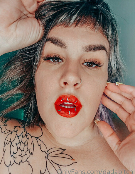 Foto di nudo di fuga di OnlyFans di Dadabitch