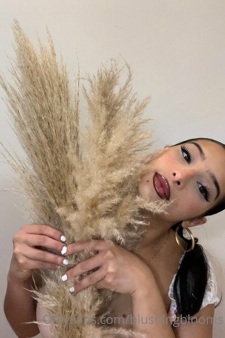 Foto di nudo di fuga di OnlyFans di Blushingblooms