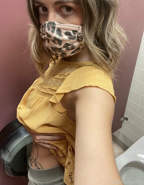 Foto di nudo di fuga di OnlyFans di Cleverbelle5