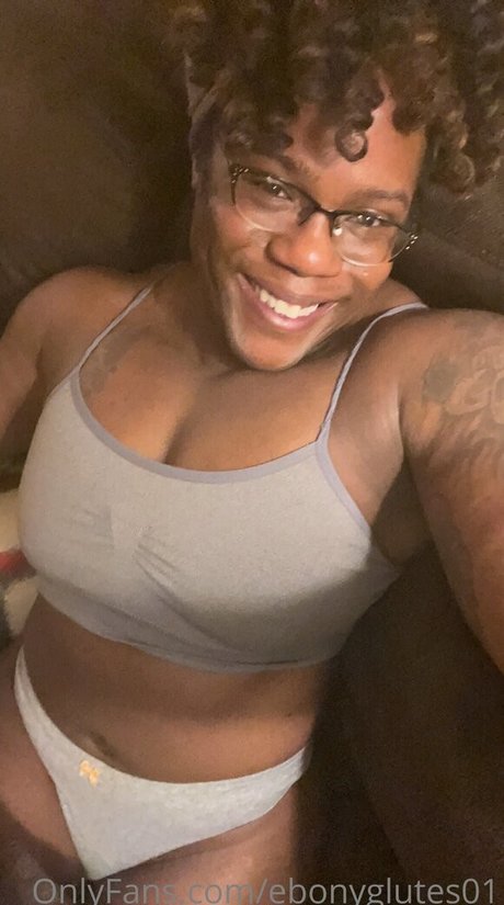 Ebonyglutes01