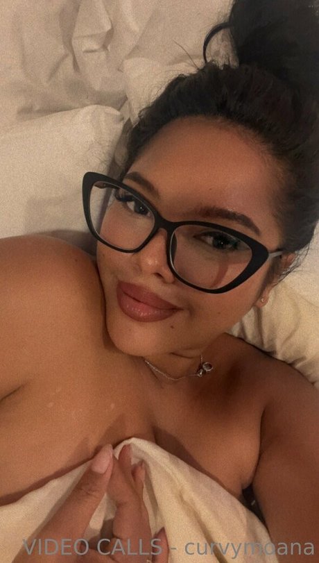 Foto di nudo di fuga di OnlyFans di Curvymoanaaa