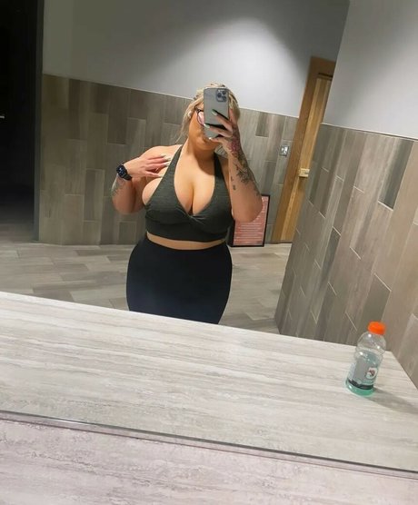 Foto di nudo di fuga di OnlyFans di Lilly Alcorn