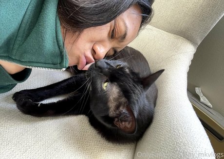 Thatonegirlmikeyvlogs