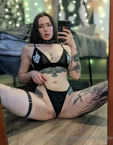 Foto di nudo di fuga di OnlyFans di Ravenevilfree